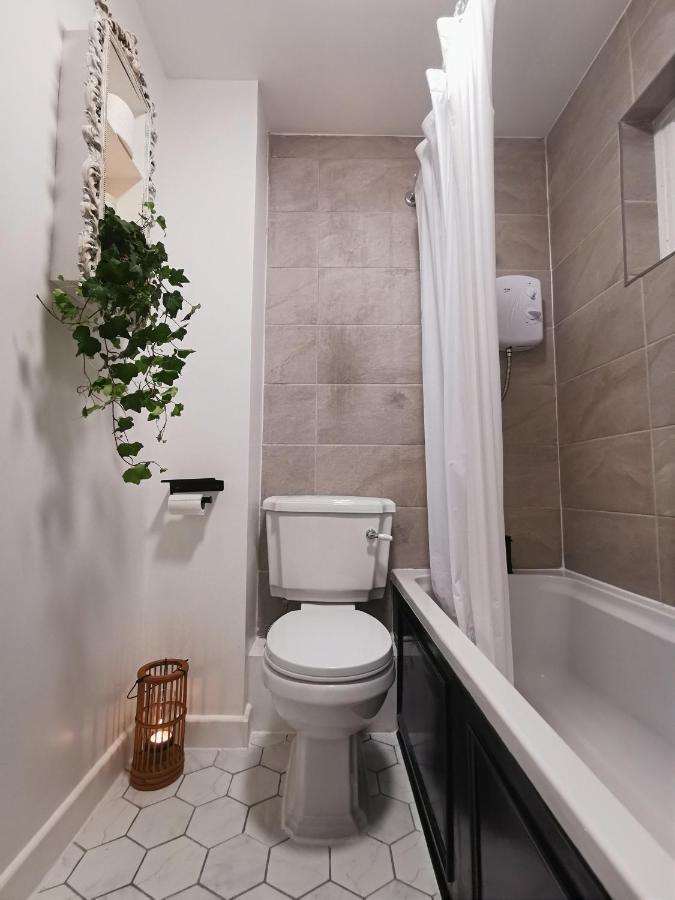 Peaceful House In The Heart Of Glasgow City, Close To Queen Elizabeth Hospital And Govan Subway, Free Private Parking Bagian luar foto